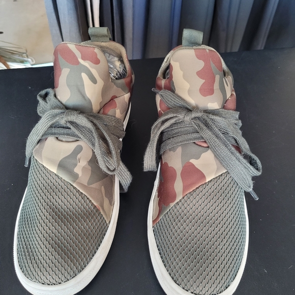 Steve Madden Sneeks - Picture 4 of 9